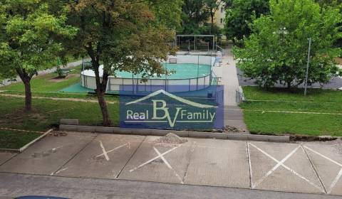 PREDANÉ - PREDAJ, OSTREDKY, RUŽINOV - 3 IZBOVÝ BYT