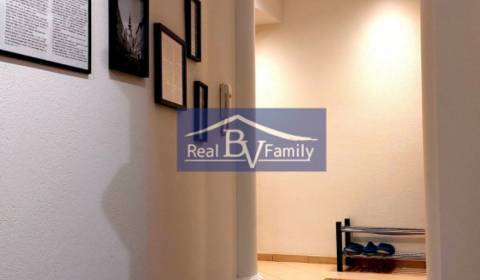 PRENAJATÉ - PRENÁJOM, BAŠTOVÁ, STARÉ MESTO - 2 IZBOVÝ BYT 