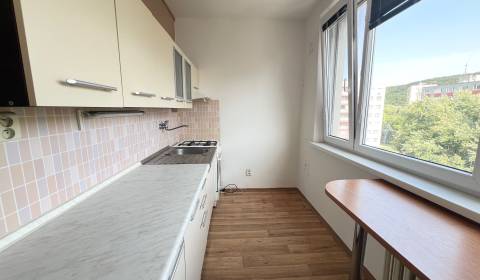 Nám. Kozmonautov- 2 izbový byt, 51 m2, čiastočná rek. KÚPOU VOĽNÝ