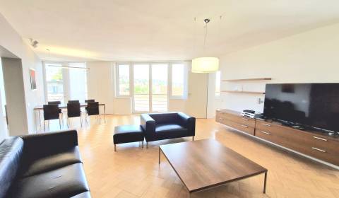 Na prenájom 3 izbový byt, Staré Mesto,  Zámocká ul.