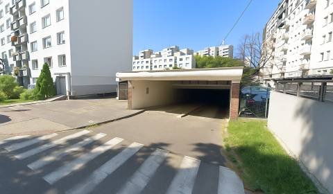 NA PREDAJ garáž ové státie v komplexe garáži Ondavská, Zimný štadión