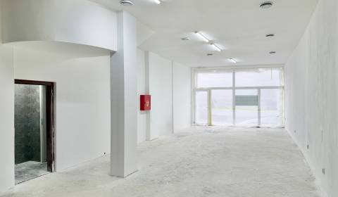 Na prenájom obchodný priestor s výkladom 145 m2 v centre Žiliny