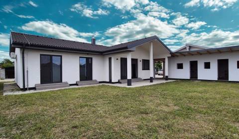 Zariadený 4-izb. dom | Malinovo - Tri Vody | NOVOSTAVBA