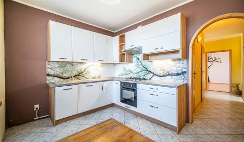 3i BYT NA PREDAJ, 71m2, SVÄTOPLUKOVA UL., PEZINOK SEVER