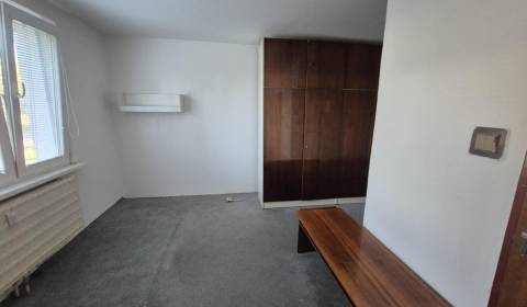 Na predaj 1 izbový byt Komárno !