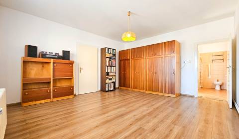 REZERVOVANÉ - Veľký 2-izbový byt na predaj v Trnave