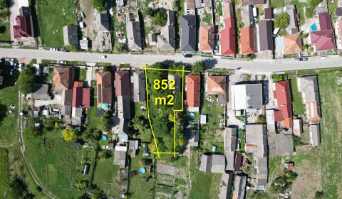 NA PREDAJ STARÝ RODINNÝ DOM NA POZEMKU S ROZLOHOU 852 m2, HOLIARE