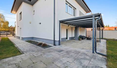 REZERVOVANÉ I Predaj 5 - izb.dom v obľúbenej lokalite Ivanka pri Dunaj