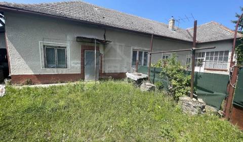 Rodinný dom vhodný na rekonštrukciu v kľudnej časti obce Tvrdošovce