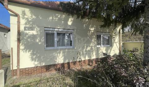 Trojizbový rodinný dom vo vyhľadávanej lokalite v Nových Zámkoch