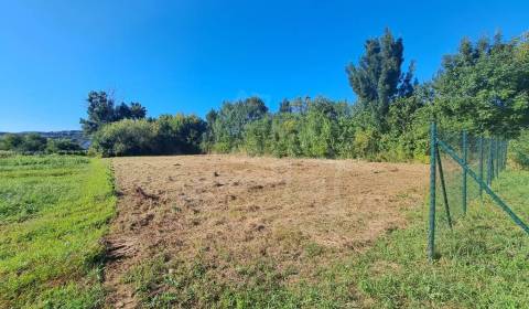 Stavebný pozemok pri Nitre so stavebným povolením v tichej lokalite