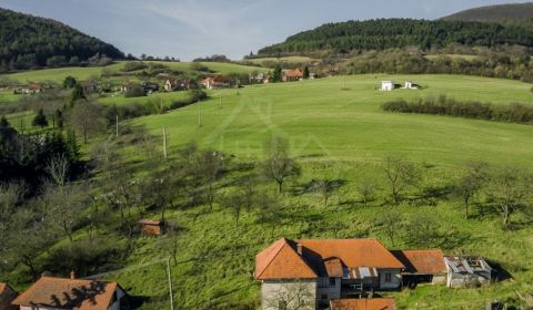 NOVÁ CENA - Dom na výnimočnom pozemku o rozlohe 15975m2 s prekrásnym v