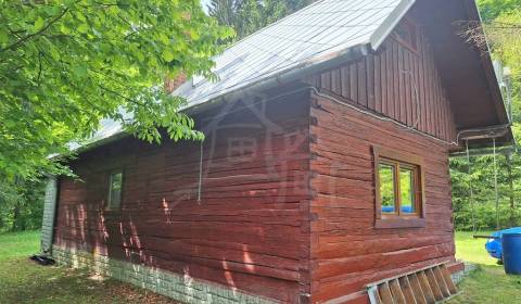 Chata v lese a na vlastnom pozemku, blízko do mesta Martin a Vrútky