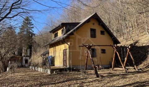 Chata na slnečnom mieste nad Bradanom