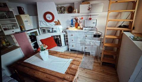 Štýlová chatka v prírode s krásnym výhľadom pri Hlohovci na predaj