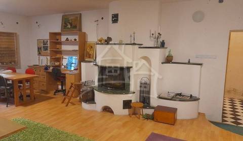 Kamenný dom neďaleko Banskej Štiavnice s cca 70-árovým pozemkom