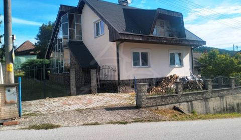 Veľký pekný dom v malebnej obci Nová Lehota na predaj