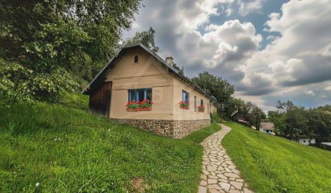 Chalúpka v malebnom prostredí Korytárok