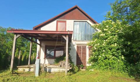 Rekreačná chata neďaleko Dunaja na okraji obce Radvaň nad Dunajom