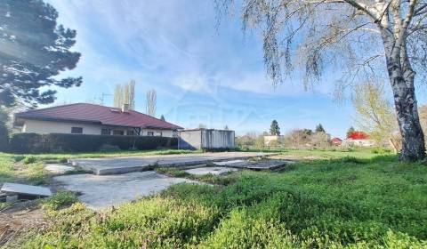 Stavebný pozemok v kľudnej časti podunajskej obce Kravany nad Dunajom