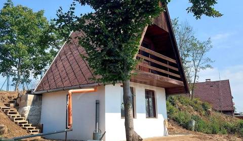 Poschodová chatka s pivnicou a krásnym výhľadom pri Hrone neďaleko ter