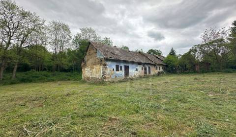 Exkluzívne: Usadlosť na polosamote s potokom obec Poliná