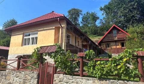 Chalupa v horskej obci Krokava