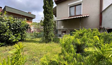 Letné dni ako stvorené pre oddych v prírode – útulná chatka v srdci Zú