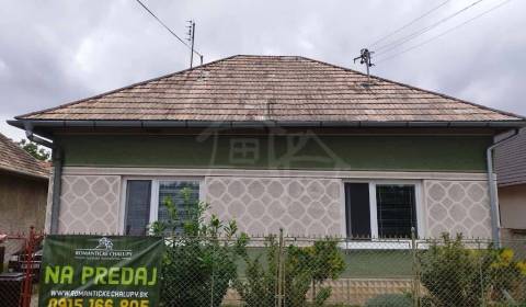 Gazdovský dom s dvomi prístupmi na 1310 m2 pozemku v Čate