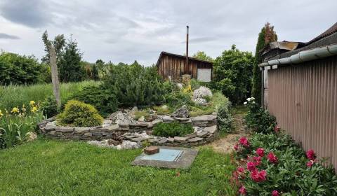 Záhrada s chatkou na Strážnom vrchu