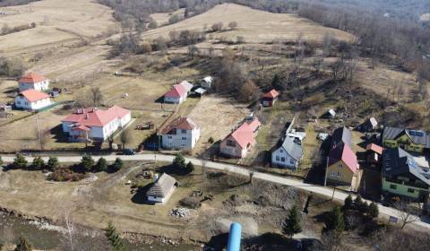 Dom s veľkým pozemkom (27 árov) v Poloninách - Nová Sedlica