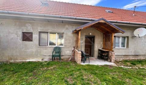 3-izbový rodinný dom s garážou v centre obce Jakubov , okres Malacky, 