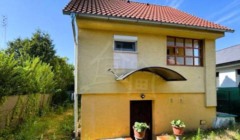 Chata, ktorá sa môže stať vašim domovom, pokojné bývanie v Malackách