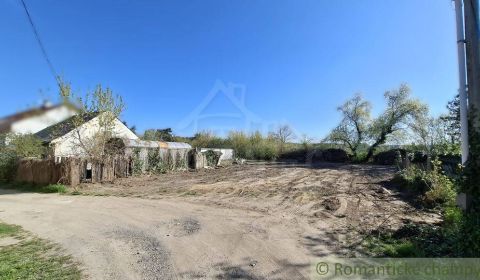 Pozemok 768 m2 pre 2 domy, pôvodný RD 59 m2 na rekonštrukciu a evidova