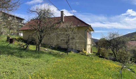 Dom na priestrannom pozemku v Slovenskom krase