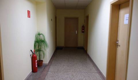 Menšie kancelárie v širšom centre mesta, 27m2, 44m2, Ružinov