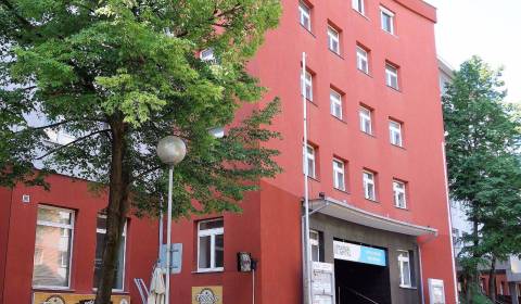 Kancelársky celok v širšom centre, Ružinov, flexibilný priestor, 44m2,
