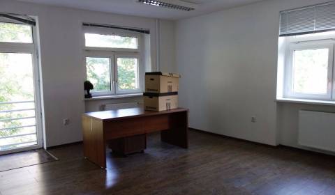 Dvojkancelária 57m2, v širšom centre Bratislavy, parkovanie, skladové 