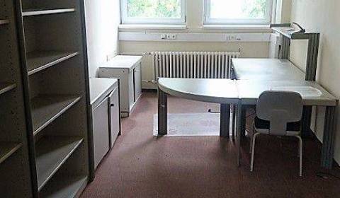 Kancelárske priestory, malé kancelárie 25m2, 27m2, Bojnická, parkovani