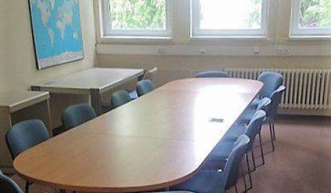 Kancelárske priestory, malé kancelárie 25m2, 27m2, Bojnická, parkovani