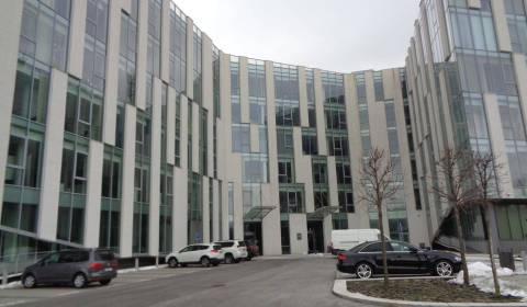 Kancelárie v administratívnej budove Aircraft Bulding