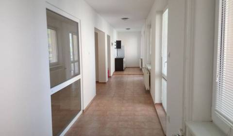 Kancelárske priestory pre 8-10 ľudí v blízkostii Centrálnom Trhoviska