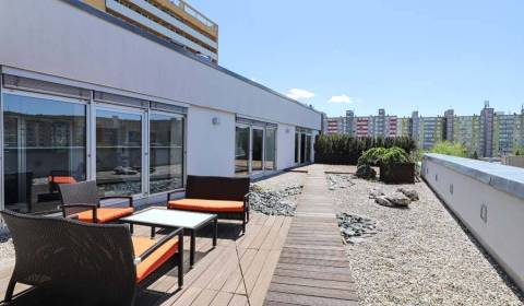 Prenájom kancelárií 627 m2 v Dúbravke.