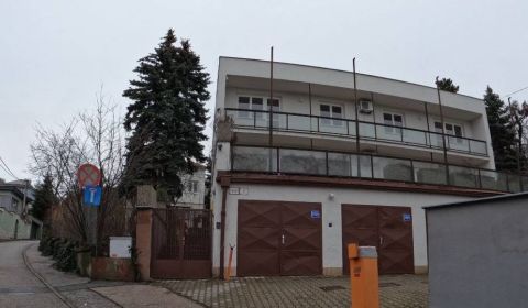Prenájom kancelárskych priestorov 220 m2 v Starom Meste aj s parkovaní