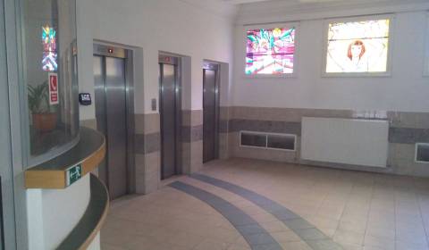 Prenájom kancelárskych priestorov 200 m2 na Odborárskom námestí.