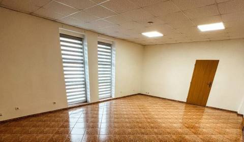 Prenájom kancelárií 36 m2 a 40 m2 v širšom centre  Trnavy