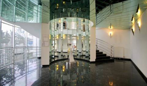 Prenájom kancelárskych a skladových priestorov pri Zlatých pieskoch.