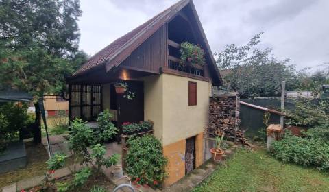 Chata so záhradou Kráľová nad Váhom