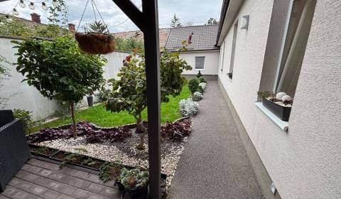 2 Rodinné  domy  Topoľčany / vhodné na bývanie spojené s podnikaním