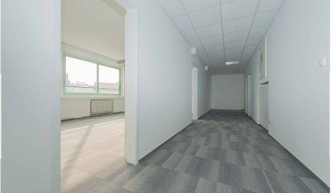 Prenájom kancelárie 24,79m2 na Nám. SNP, Staré Mesto